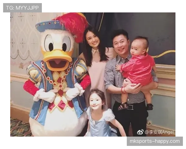 李小鹏赛场上像教皇，家里却被宠成小公主，这反差谁顶得住？